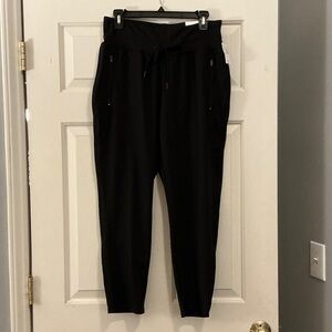 Maurices NWT Black High Rise Jogger size Medium